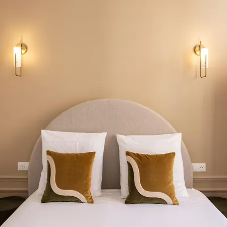 Elegant Air-conditioned With Separate Bedroom *