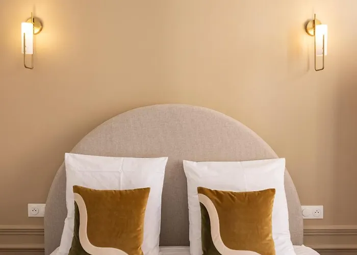 Elegant Air-conditioned With Separate Bedroom *